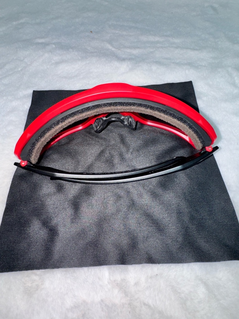 Red Ski/Snowboard Goggles - Picture 5 of 15